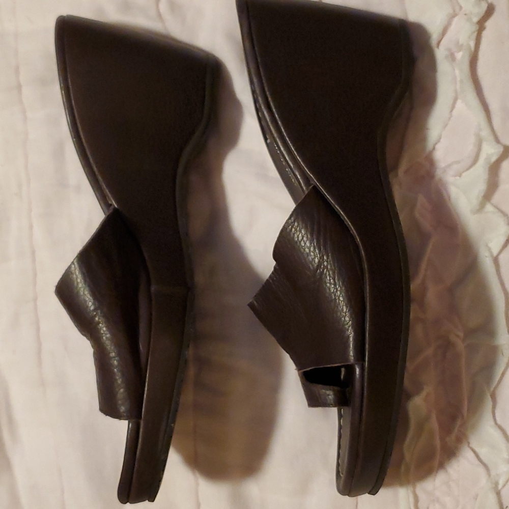 Donald J Pliner wedges